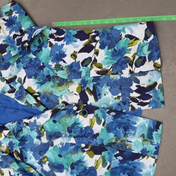 Dressbarn woman Blues,Greens, and White,Floral,3/4 Length Sleeve,1 Button Blazer - Picture 6 of 10